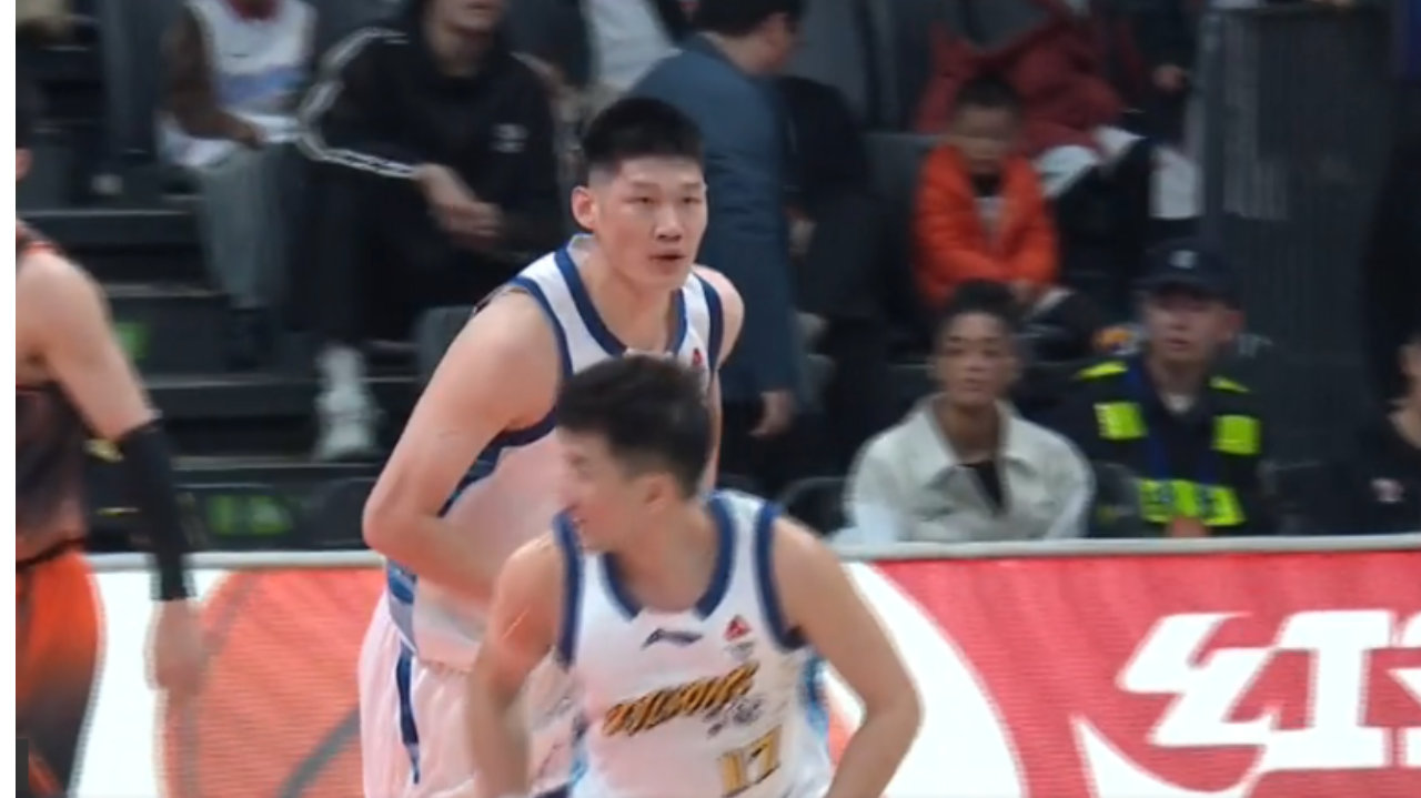 胡金秋复出17分广厦险胜山东3连胜 布朗29分孙铭徽15+8