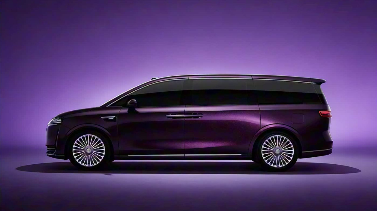 华为首款MPV来了，逼格满满，2026年上市，与理想MEGA抢盘夺碗！