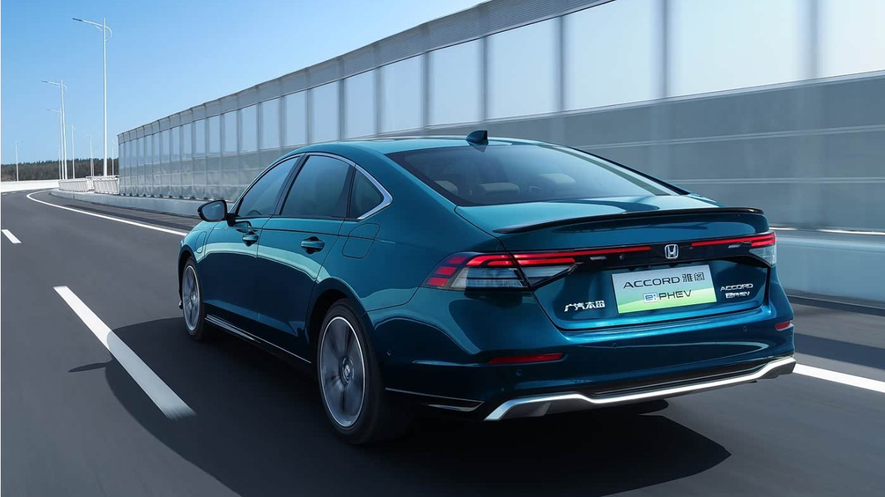 本田顶不住了，插混雅阁官降10万，只卖13.88万，这你受得了？