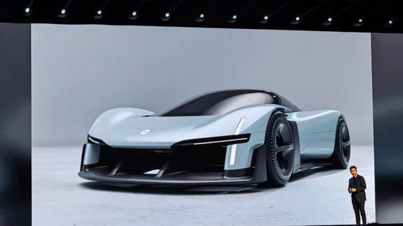 小米造了台“不能开的车”，全网却嗨了？扒完Vision GT才看懂