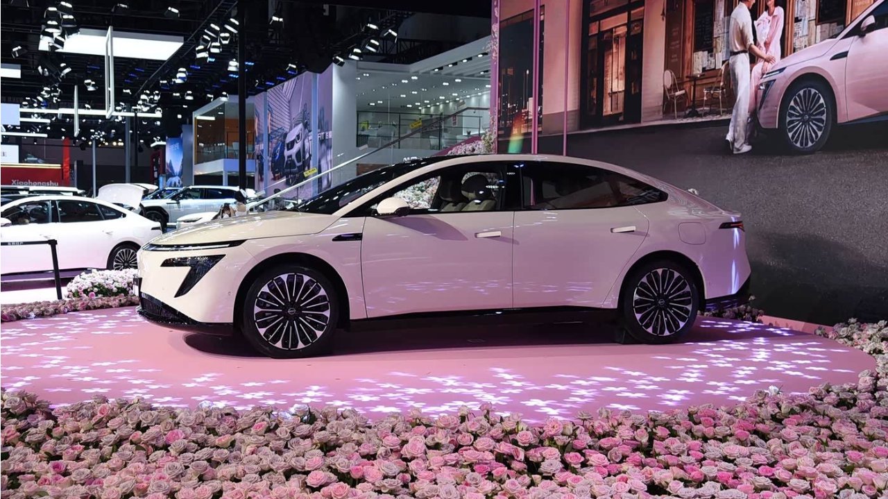 日产“神车”：级别对标奥迪A6L，价格对标轩逸，这你受得了？