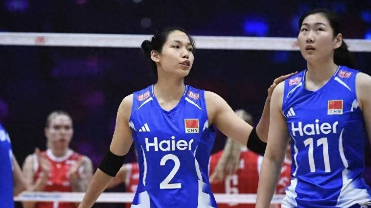 两连胜！中国女排亚锦赛3-0伊朗，陈厚羽拦网给力，吴梦洁遭拦防