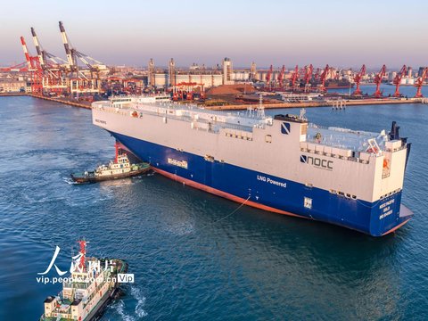 山东烟台：中国首艘符合新能源汽车运输国际新标准的汽车运输船交付