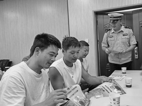筑牢交通安全防线