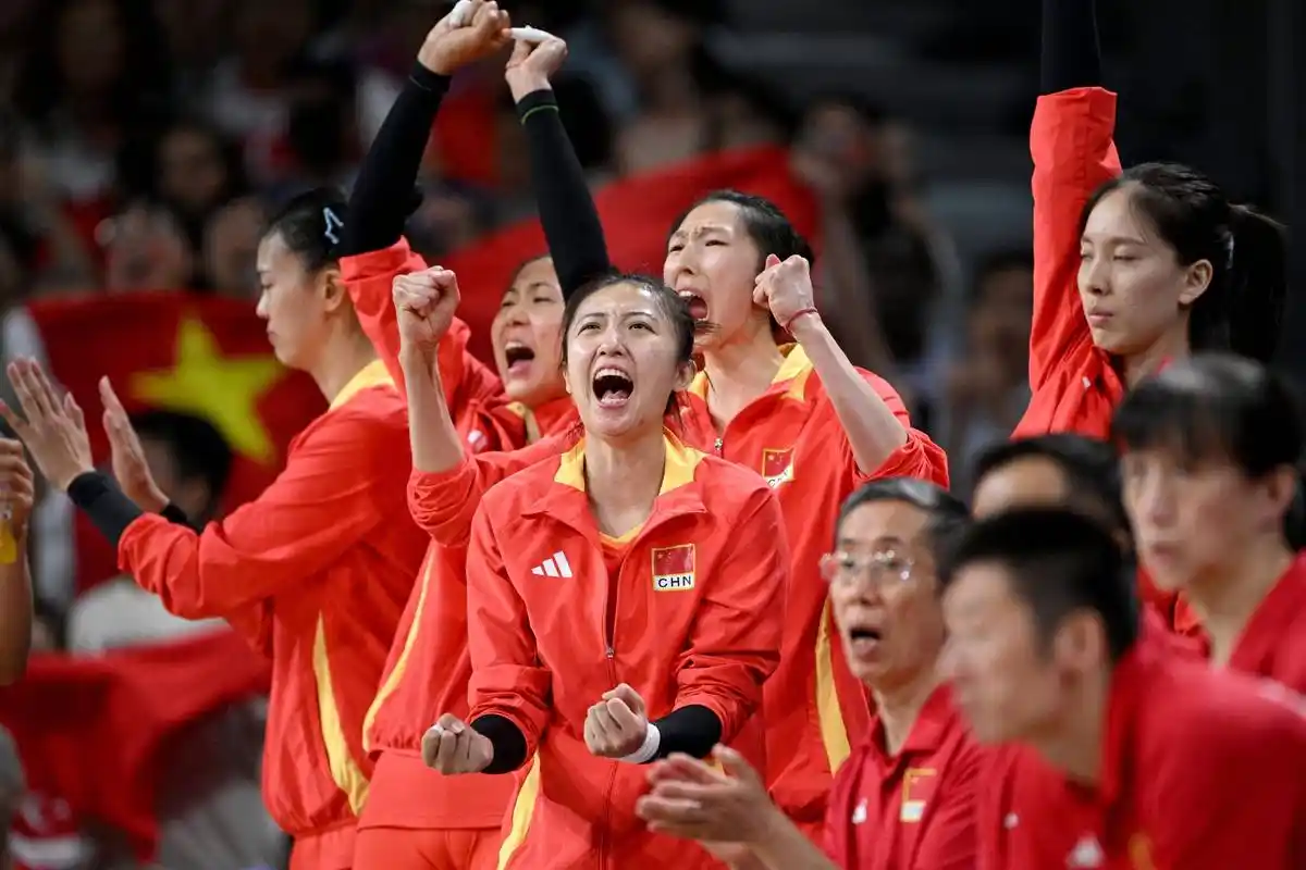 官宣，女排海报公布，16人名单确认？李盈莹无缘，20岁小将惊喜