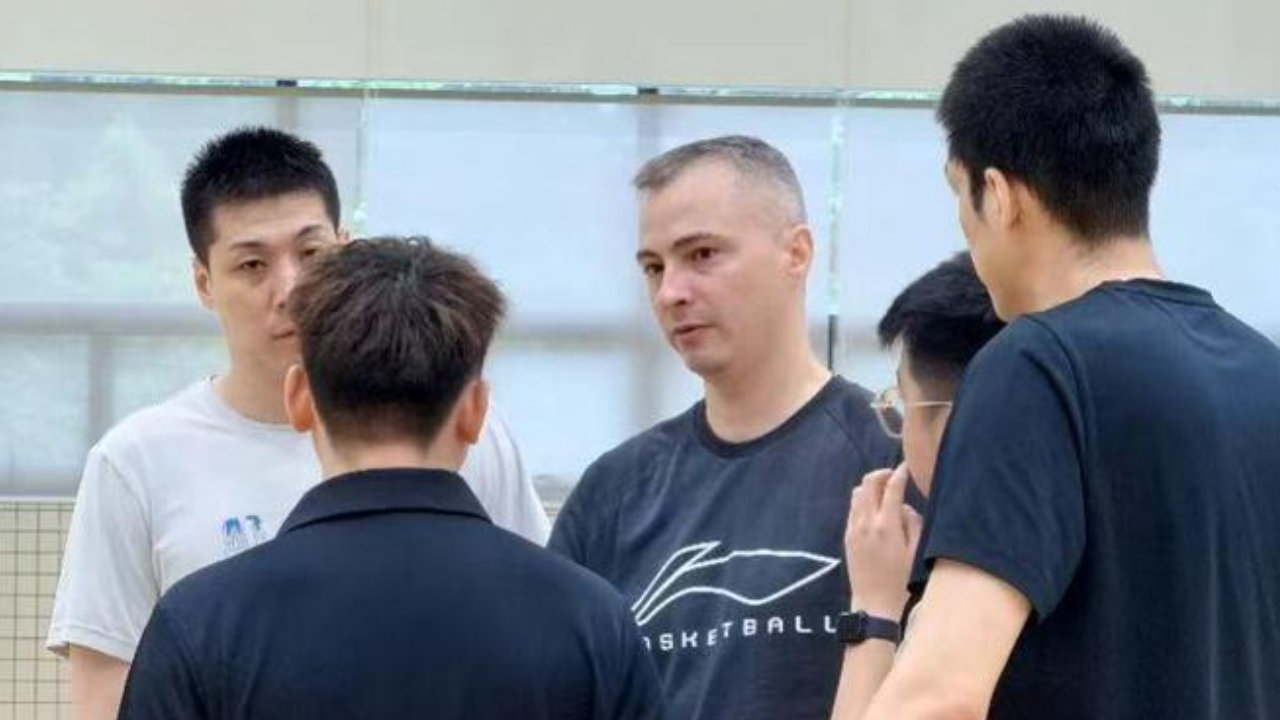 宏远速递！徐杰有望重回国家队，周鹏深夜发声，二飞正式回归