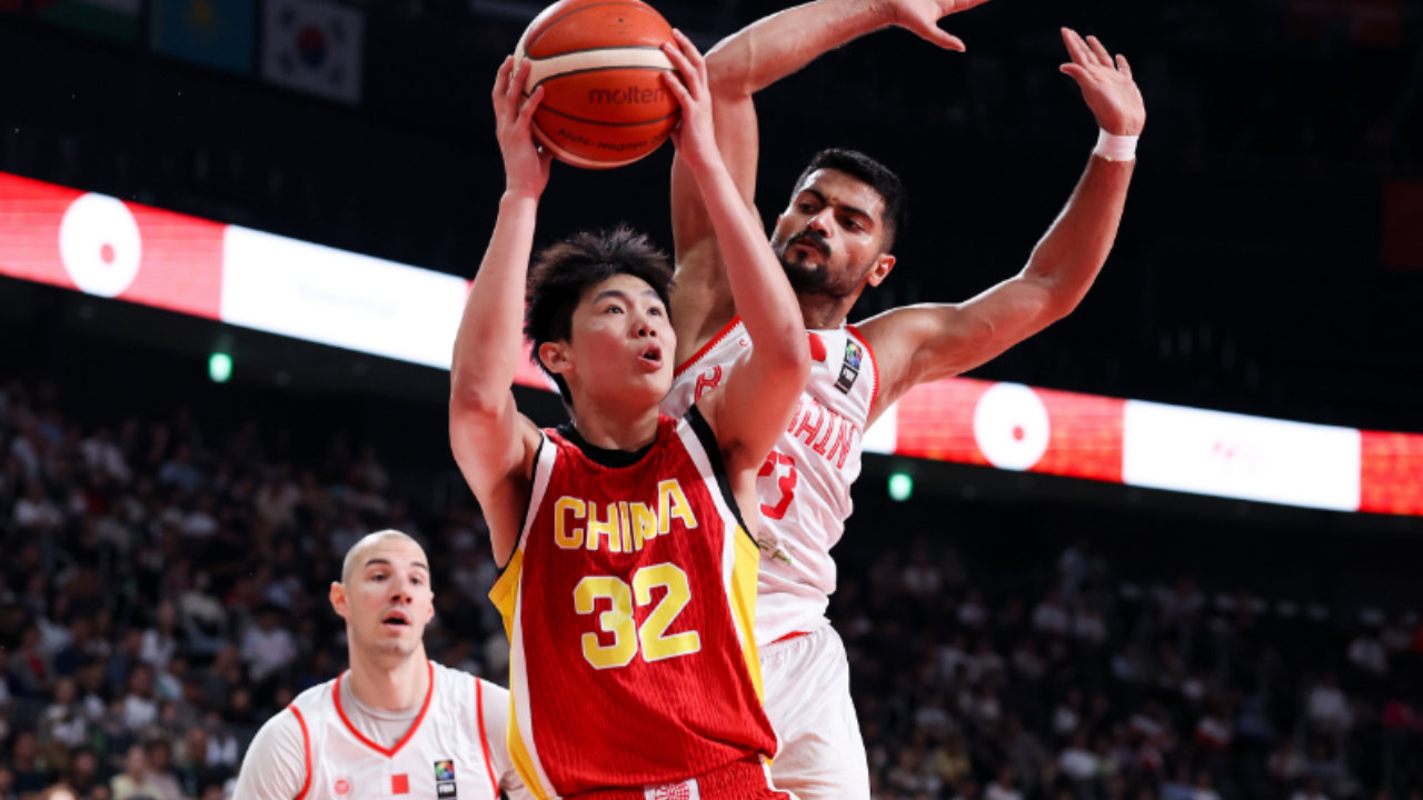 亚运男篮两连胜！中国男篮105-59大胜巴林 提前锁定八强席位