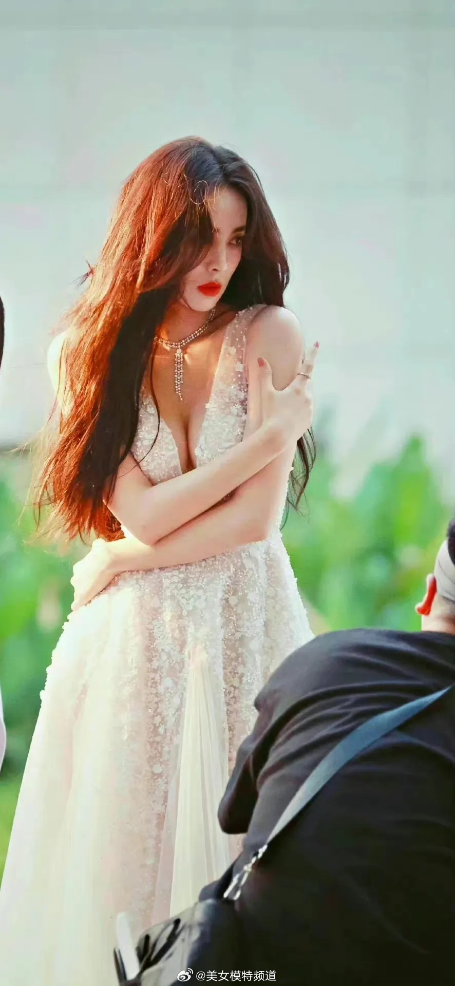 古力娜扎红毯造型