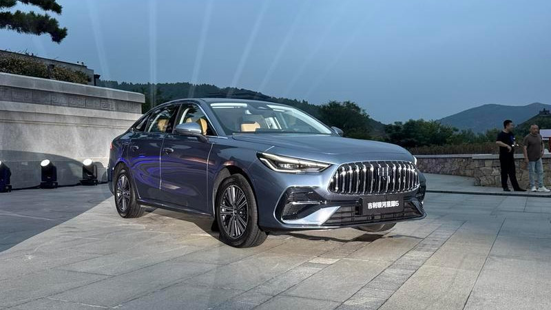 油耗低至2L级：吉利银河星耀6首秀，轩逸卡罗拉怕了没有？