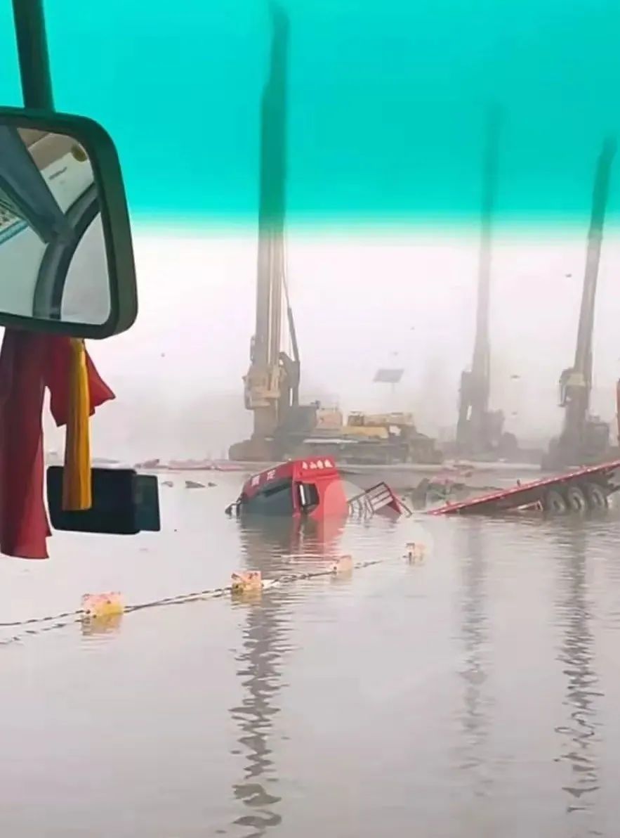 河北通勤班车坠河已致13人遇难:此前有车辆在同一地点落水休闲区蓝鸢梦想 - Www.slyday.coM 河北通勤班车坠河已致13人遇难:此前有车辆在同一地点落水休闲区蓝鸢梦想 - Www.slyday.coM