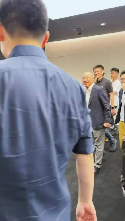 理想L9搭载800V全主动悬架，宁王体验5D赛车游戏
