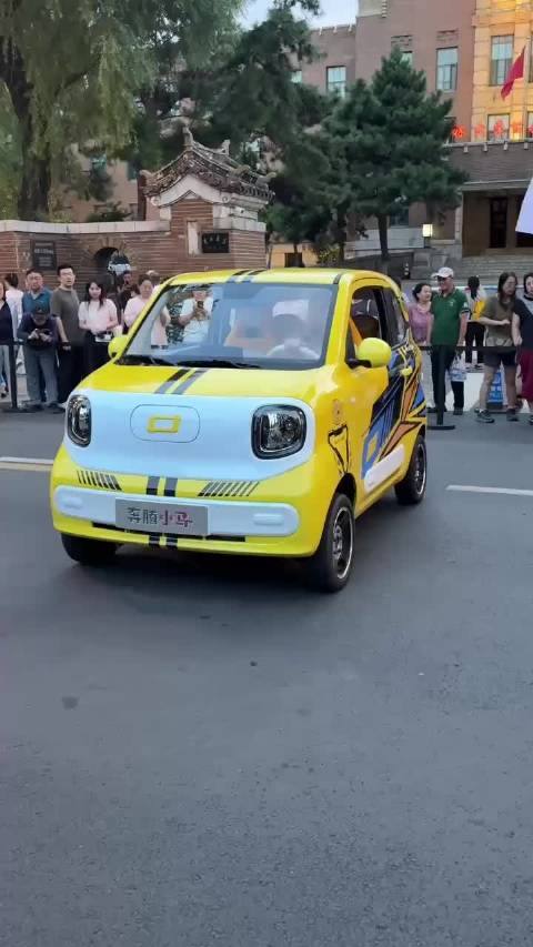 奔腾小马对战仰望U8 这样的小马我也想要一辆，谁知道落地多少钱