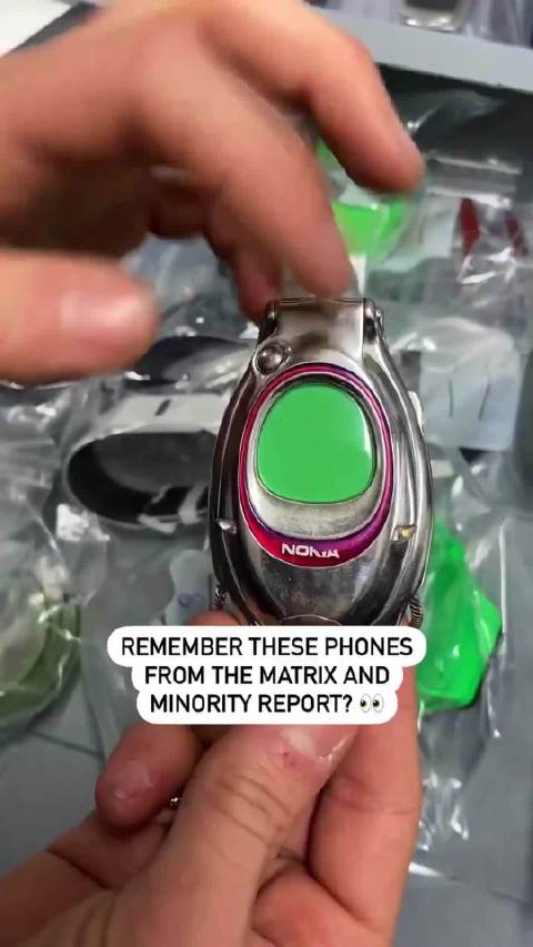 RT Massimo：还记得《黑客帝国》和《少数派报告》中的这些手机吗？ [ 炒作野兽]