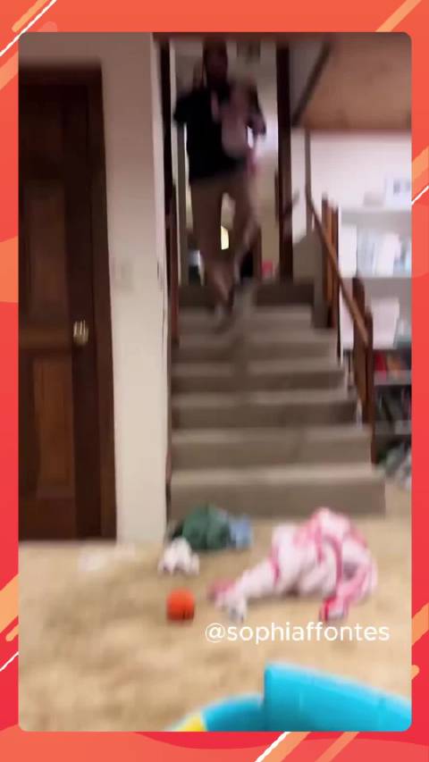 蝙蝠侠打电话祝贺小孩成功使用便盆