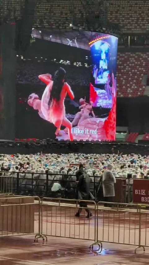 蔡依林鸟巢演唱会红衣造型引热议
