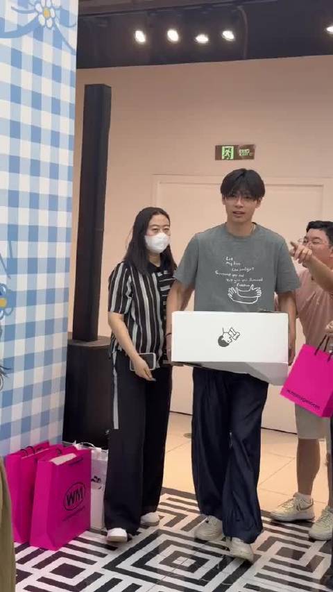 刘志鑫请喝奶茶啦！ 恩新真的好好！恩新999999不解释！