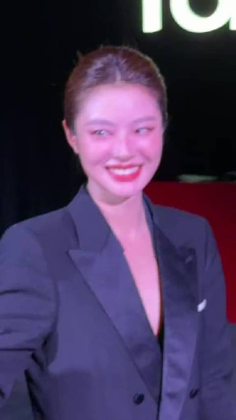 你们看看谁在我面前跳舞！李昀锐和池昌旭合舞 简直太养眼了！娜扎和徐若晗更是美疯！每个人都是绝色！好幸福啊啊啊啊李昀锐