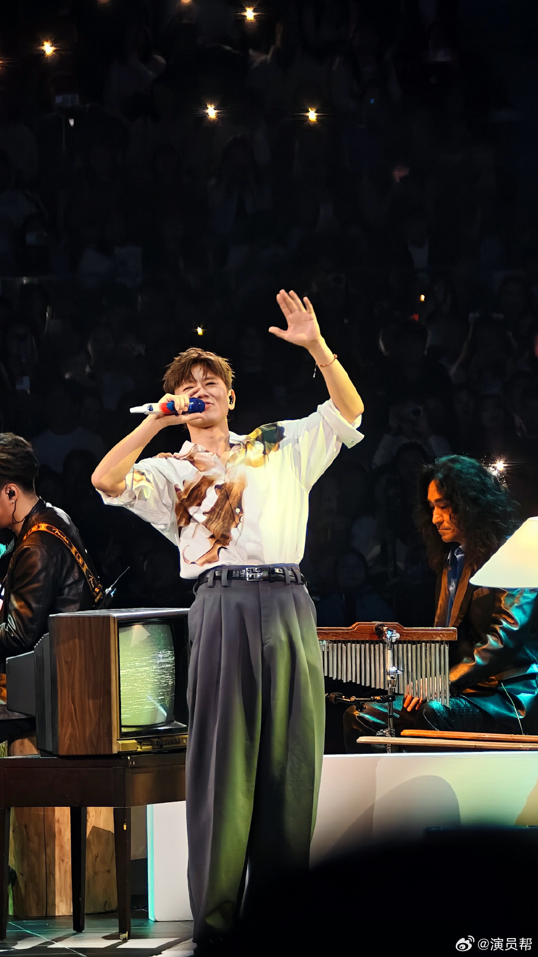 原来《树呢》是写给爷爷的！张杰成都现场一唱，川剧腔里全是藏不住的牵挂