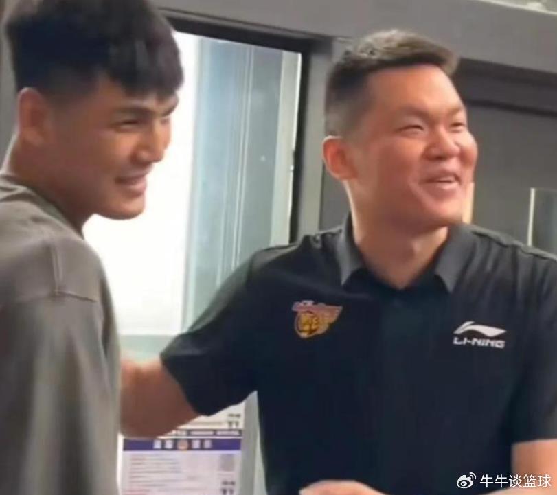 陈国豪B类合同加盟广东宏远队，王少杰重回北控，转会费高达千万