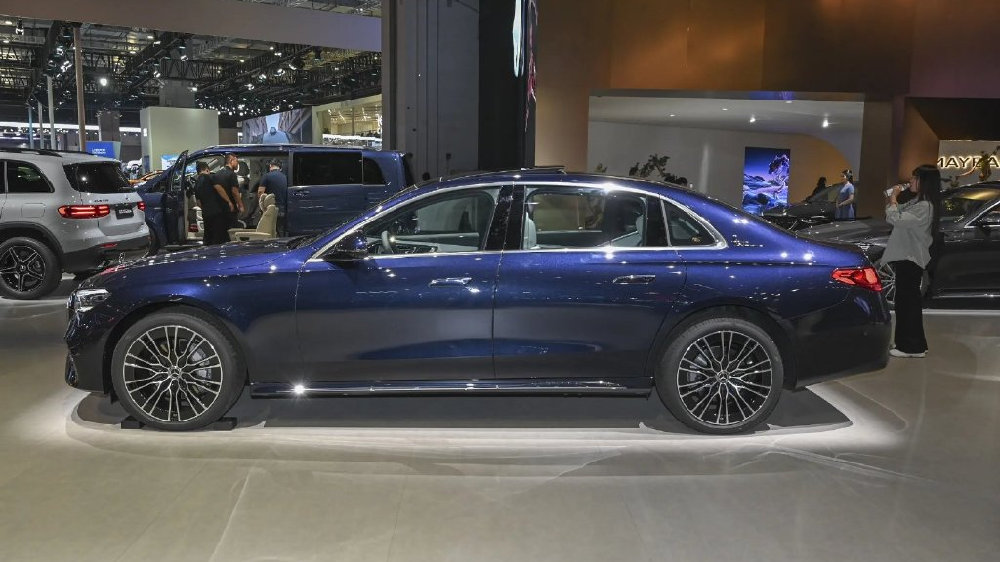 奔驰E级：我都跌到30万了，你们怎么还买奥迪A6L？