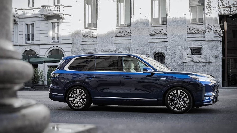 问界M9迎来强力对手，长超5米2，4.5s破百，续航1500km，才25万级