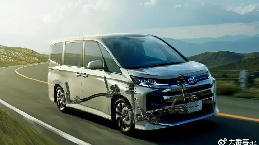 丰田Noah：13.3万“平民埃尔法”，家用MPV市场要变天？