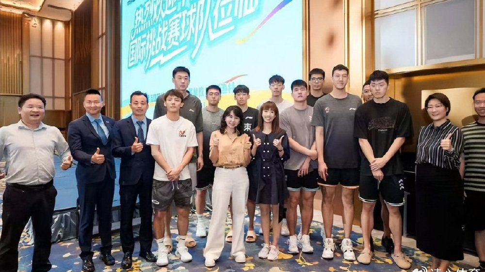 广东器重2米08中锋，辽宁训练师曝威尔斯回归，上海试训外援离队