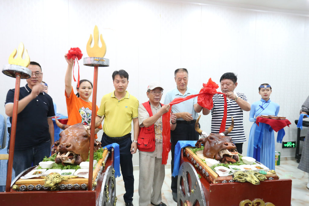 四海朋友草原汇火树银花不夜天亲爽美绿草原之行收获丰，系列之一概览