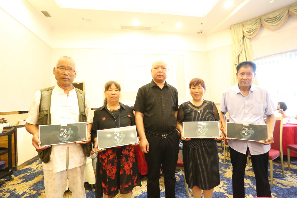 四海朋友草原汇火树银花不夜天亲爽美绿草原之行收获丰，系列之一概览