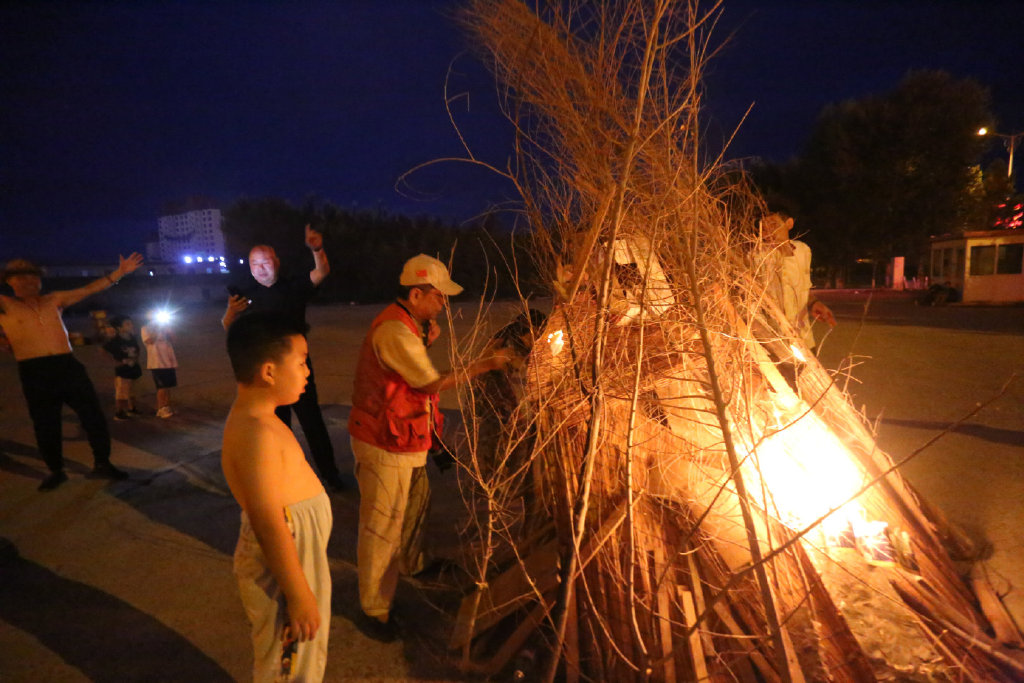 四海朋友草原汇火树银花不夜天亲爽美绿草原之行收获丰，系列之一概览