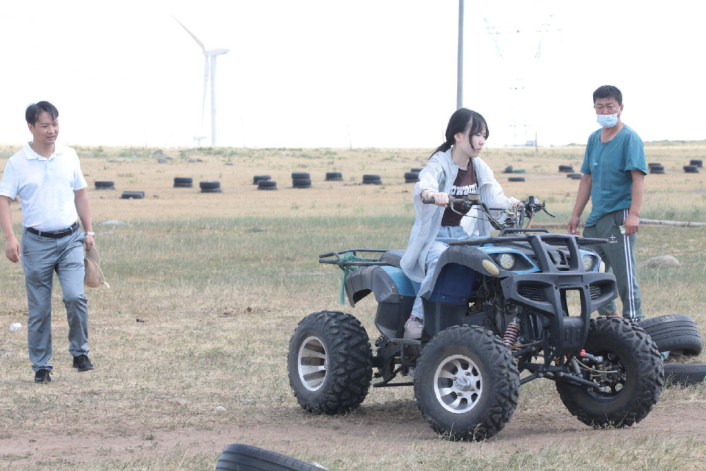 四海朋友草原汇火树银花不夜天亲爽美绿草原之行收获丰，系列之一概览