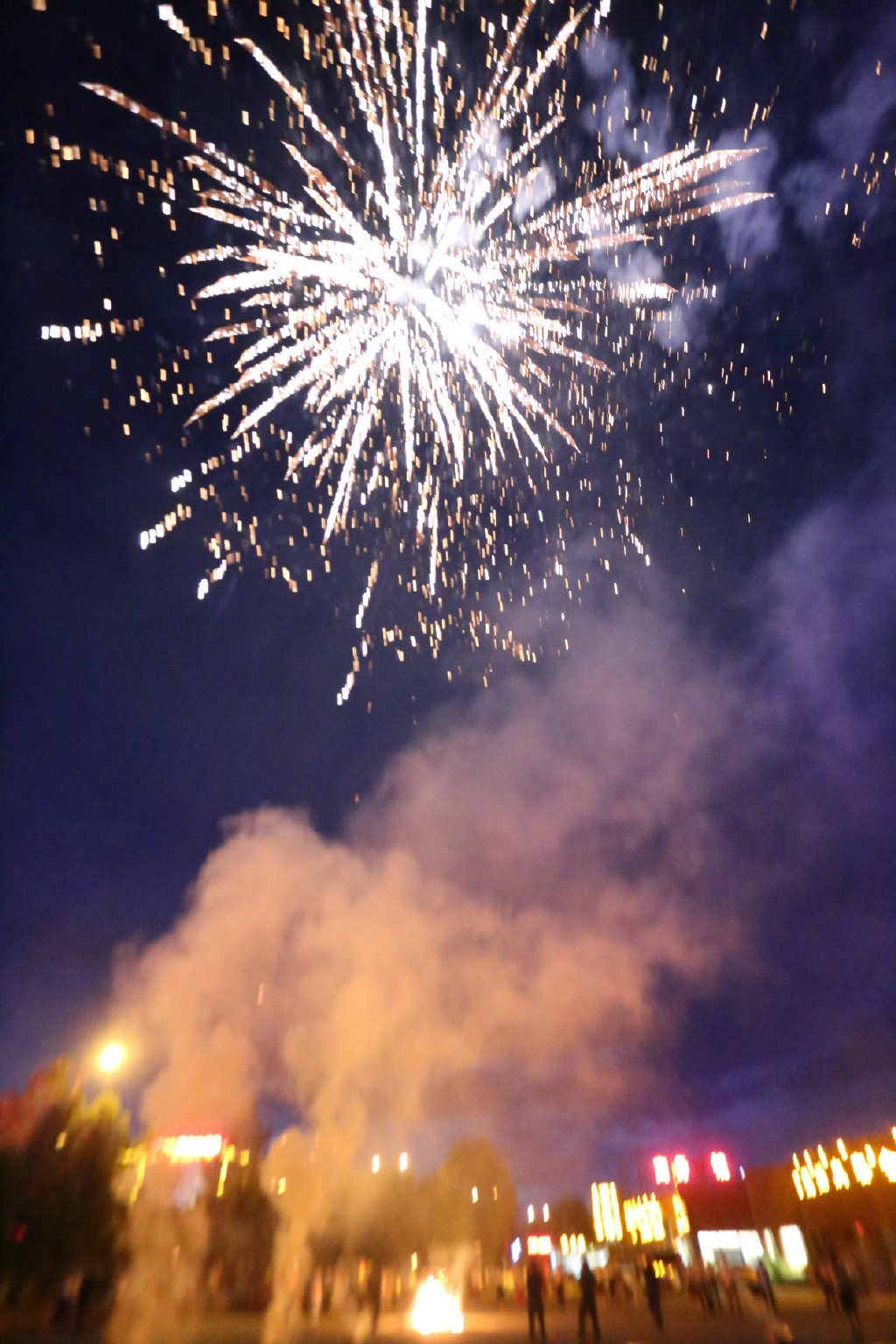 四海朋友草原汇火树银花不夜天亲爽美绿草原之行收获丰，系列之一概览