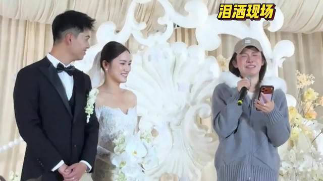 引发热议！吴艳妮返回成都参加亲姐婚礼，致辞时情到深处泪洒现场