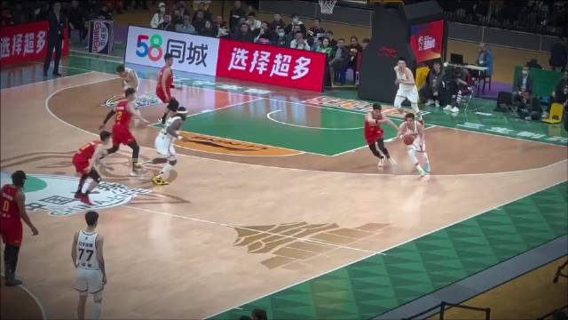 两个为辽宁男篮拼尽一切的男人先后离开了，剩下谁还敢为球队拼命！ 无法释怀！！！辽宁男篮 张镇麟郭艾伦复出 郭艾伦