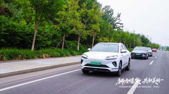 比亚迪海狮06双车试驾 科技与驾趣的深度融合