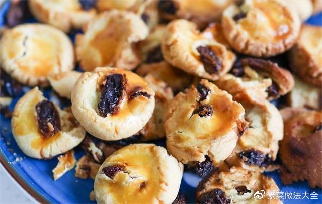 自制网红糕开云 开云体育官网点提子奶酥家有面粉就能做入口即化比曲奇还好吃