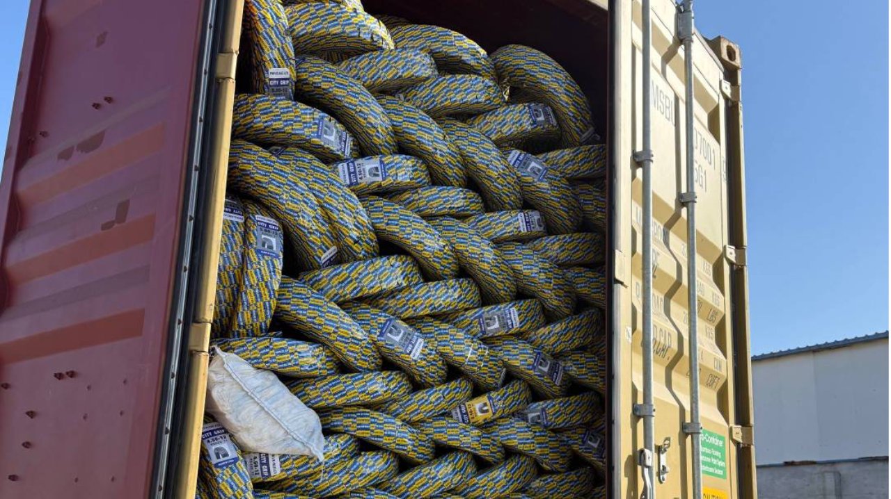 瑞斯莱福40尺柜启运智利，定制化摩托车轮胎助力拉美市场拓展！