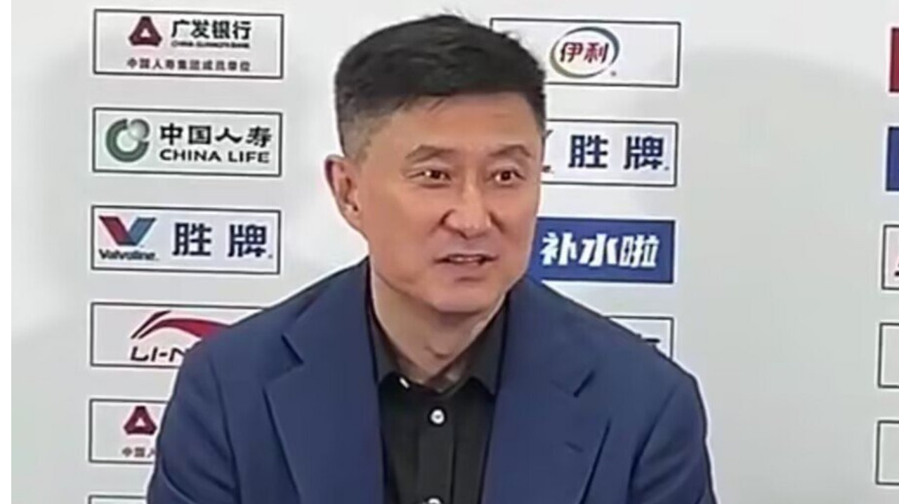 杜锋说没什么遗憾！球迷喊下课，广东男篮重金引援，第12冠成泡影