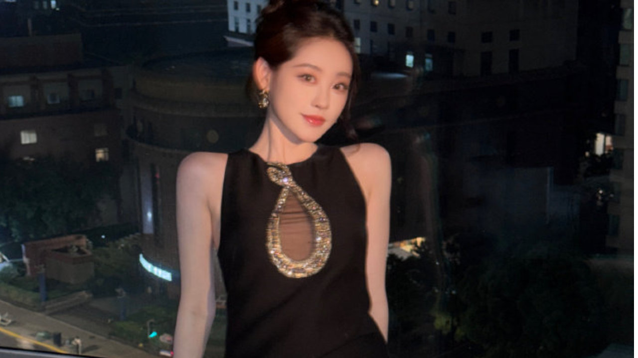祝绪丹这组造型像把暗夜的温柔与贵气揉进了镜头里