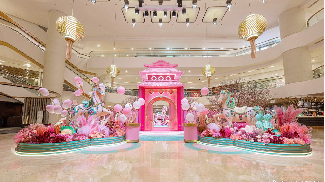 「骏马星驰 锦簇而至」 太古广场及星街小区 刺绣骏马昂首阔步迎马年