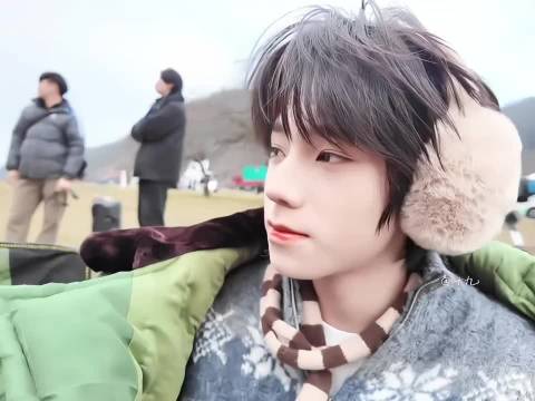 小杰是王大爷…王橹杰王橹杰精神状态 TF家族四代