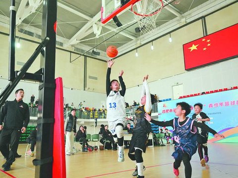 1300名篮球小选手角逐“春芽杯”