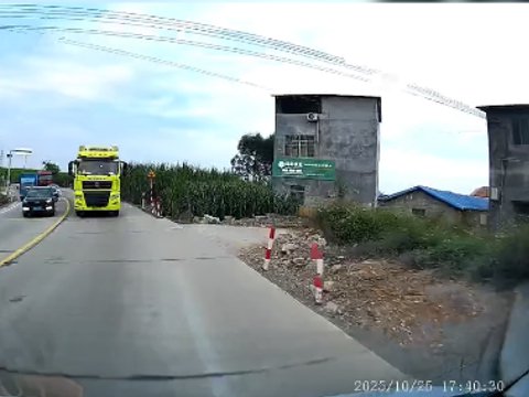 大货车弯道危险超车，网友“随手拍”举报立获处理|大货车|货车司机|超车