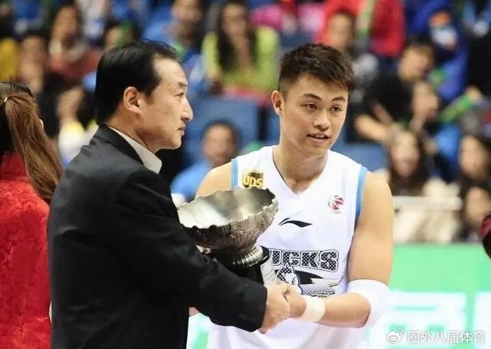 CBA一共只有10位国内球员斩获过总决赛FMVP，看看他们都是谁？