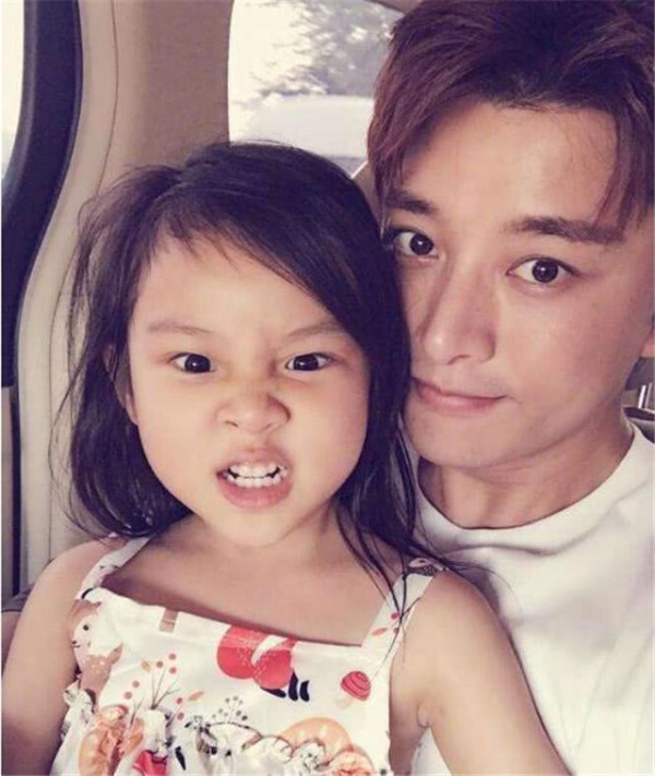 贾乃亮李小璐离婚苦了孩子甜馨变成单亲小孩思念爸爸却见不到