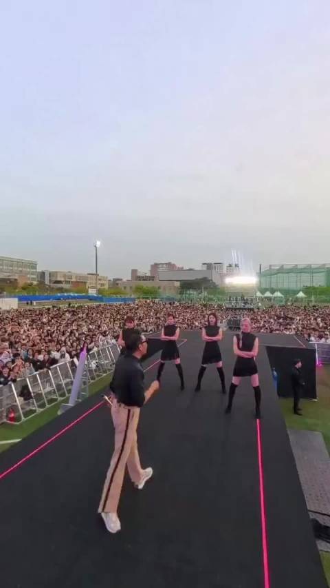 鸟叔鸟叔演唱会鸟叔舞伴