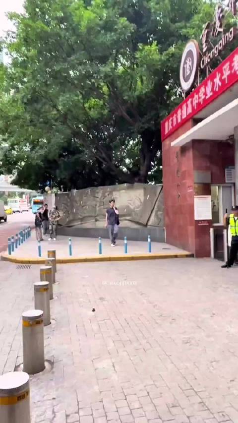 我看着你背影想开口