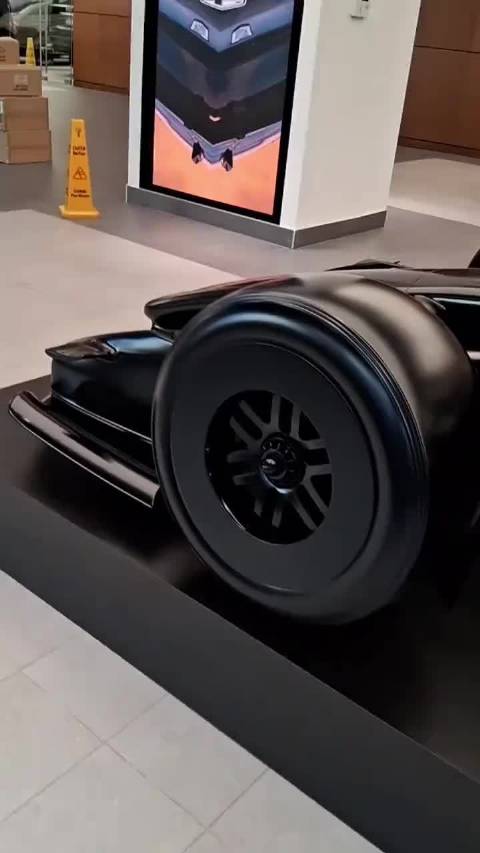 凯迪拉克F1车队佩雷兹博塔斯亮相