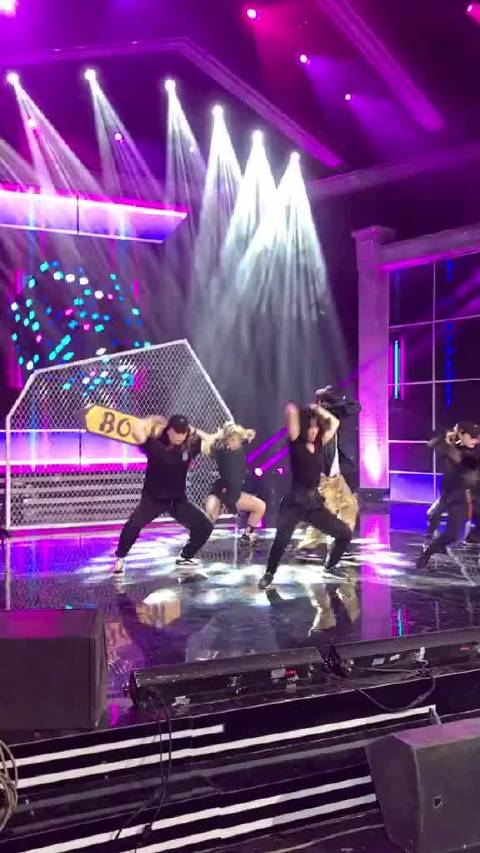 徐明浩王一博19年《天天向上》蓝黑舞台彩排曝光