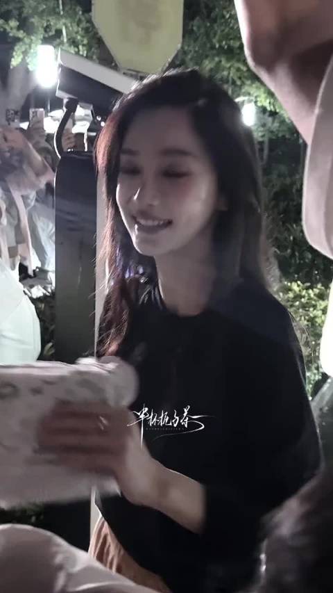 Angelababy被质疑整容，跑男时期表情自然获赞